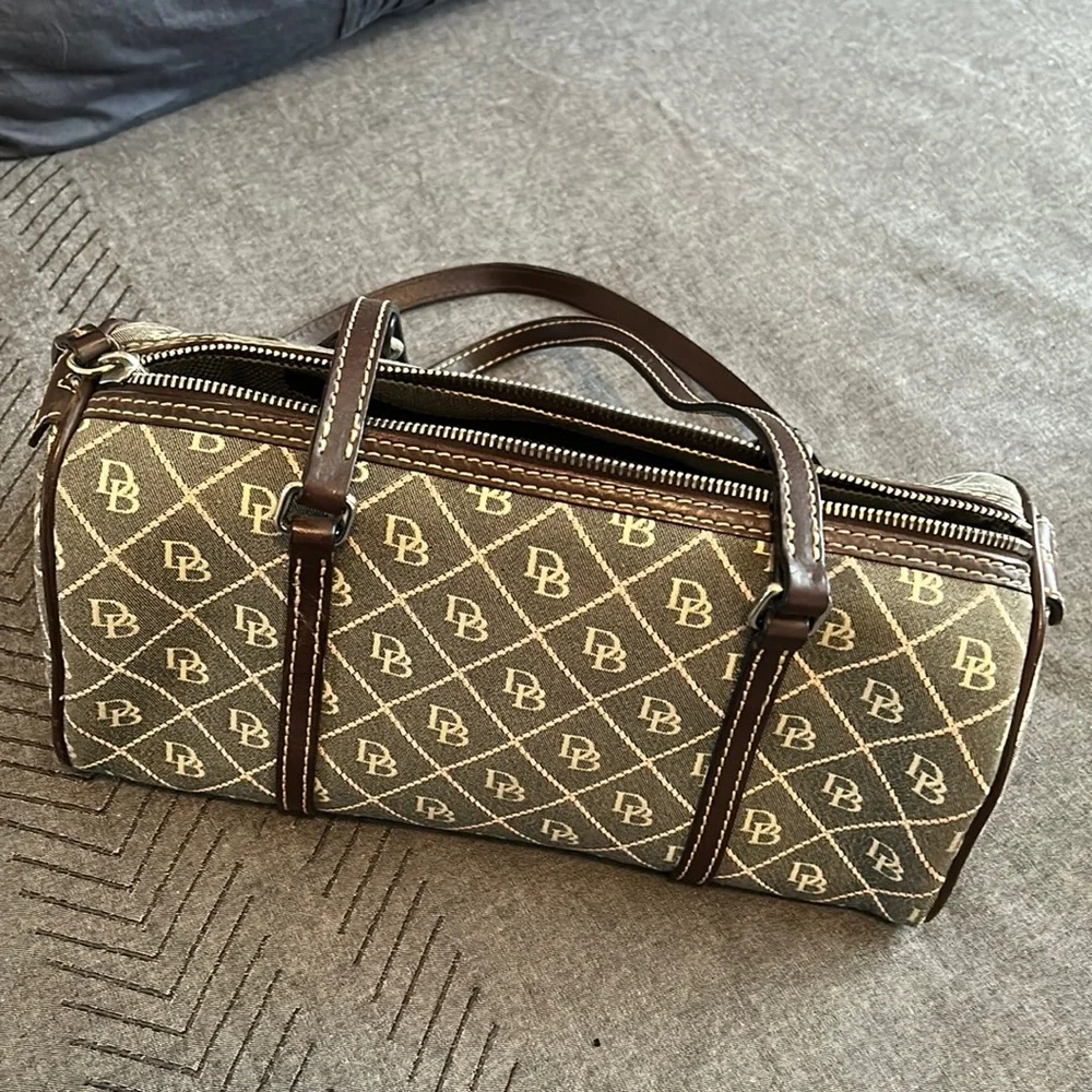 Dooney & Bourke purse - Picture 1 of 8